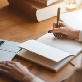 Por primera vez en la historia matricularán a una traductora pública en comunicación no verbal