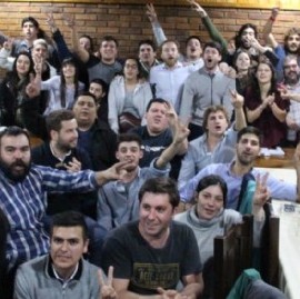 Juventud Maravillosa: en la sede del Partido Justicialista Nacional, respaldaron a Cristina Kirchner