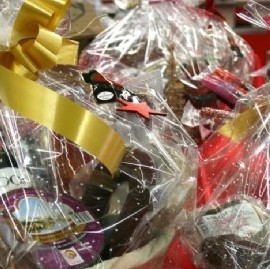 Larroque ya piensa en las Fiestas: compró alimentos para armar 500 mil canastas navideñas