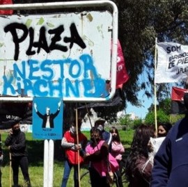 Bautizaron "Plaza Néstor Kirchner" a un pequeño espacio público de La Plata