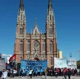 Cooperativistas y trabajadores de la economía popular de La Plata prometen "más movilización el 25"