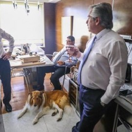 Alberto Fernández, distendido en una foto de entrecasa