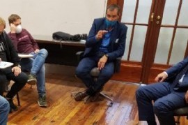 Comerciantes y empresarios de La Plata, acompañados por diputados, pidieron ayuda al Banco Nación