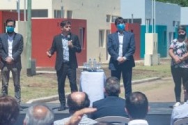 Daireaux: el gobernador Kicillof hizo entrega de casas financiadas por el Instituto de la Vivienda