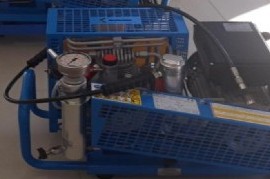 Desde Italia directo a Berisso: los Bomberos Voluntarios sumaron modernos equipos compresores