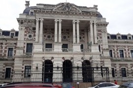 Áreas importantes del ministerio de Gobierno bonaerense, a cargo de funcionarios "ad honorem"