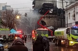 Incendio en La Plata sin responsables: el Municipio dijo que había clausurado, pero no dijo a quién