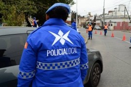 Policía local se pegó un tiro: como la ambulancia no llegaba, fue llevado en patrullero al hospital