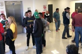 Empleados tomaron el ministerio de Trabajo bonaerense en repudio al traslado de delegados gremiales