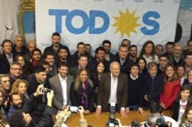 En una demostración de unidad inédita, los peronistas de La Plata presentaron el "Frente de Todos"