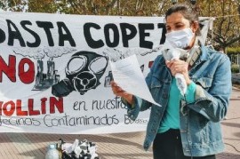 Copetro: "Vecinos Contaminados" protestaron frente al Palacio Municipal de Ensenada