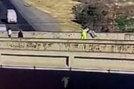 CEAMSE reconoció el gesto de dos operarios que rescataron a un hombre que amenazó con suicidarse