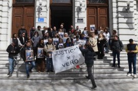 Crimen de Verónica Dessio: la familia vuelve a la calle para evitar que el juicio vuelva a caerse