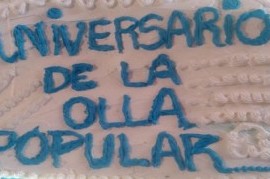 La olla popular "Barrio x Barrio" de La Plata cumplió un año y no hubo ollas: fue choriceada y torta