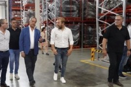 Scioli, en modo de campaña electoral, recorrió una empresa en el distrito bonaerense de Ezeiza