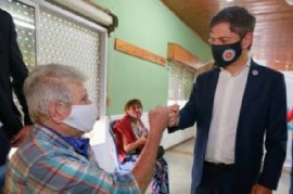 Magdalena: el gobernador Kicillof visitó un operativo de vacunación y recorrió obras en un hospital