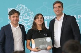 Luján: en el marco de Conectar Igualdad, Kicillof entregó 251 netbooks a estudiantes secundarios