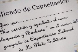 En La Plata cambiaron armas por capacitación y estudio: ya otorgan certificados de egresos