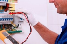 Ser electricista hoy: altos costos de insumos y la imposibilidad de conseguir trabajo