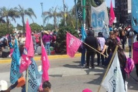 Cortes de cooperativistas de La Plata en varios puntos de la ciudad en reclamo de mejoras salariales