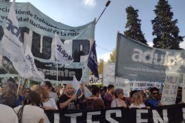 La comunidad universitaria platense unida en defensa de la educación pública