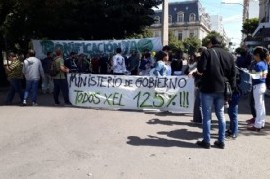 Mientras el Presidente Macri hace planes para el mundial de fútbol, el país vive un Día de Furia