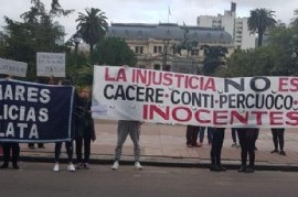 Esposas de policías condenados a perpetua creen que la Asociación Miguel Bru presionó a la Justicia