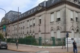 Un niño de 5to grado del Normal 1 de La Plata fue con un cuchillo y en el patio amenazó a uno de 6to