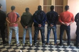 La foto de los siete policías presos por la Masacre de San Miguel del Monte: ¿Una puesta en escena?