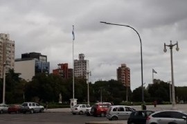 La Plata: polémica por una supuesta Bandera Argentina arriada durante la protesta de cooperativistas
