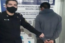 La Plata: Quiso robar en un departamento, justo llegó la Policía y quedó atrapado en el patio