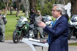 Tras presentar el plan de Seguridad, Fernández dijo que será "implacable" contra la delincuencia