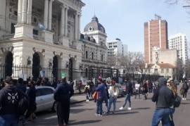 Los gastronómicos fueron al Palacio municipal de La Plata y a Gobernación: siguen sin respuestas