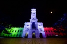 La Plata: el Palacio Municipal se iluminó en homenaje a Italia y sus inmigrantes