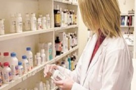 Vidal firmó el decreto que regula los honorarios y aranceles de farmacéuticos bonaerenses