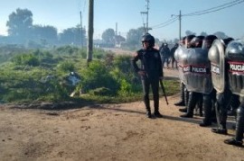 Guernica: con serios incidentes y enfrentamientos, la Policía bonaerense desalojó el predio tomado