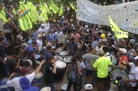Autoconvocatoria de delegados y trabajadores de la UOCRA que dicen "No al Cambio" de interventores