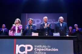 Kicillof y Alak, ante cientos de jóvenes, abrieron en La Plata un curso de formación política