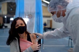 Provincia: desde mañana podrá vacunarse sin turno el personal de salud, docentes y de seguridad