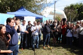 La Plata: el intendente Alak inauguró un nuevo programa que lleva mejoras y servicios a los barrios