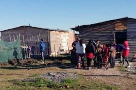 Actividad solidaria de precandidata a senadora platense