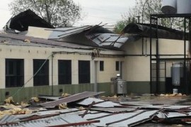 La Escuela N° 10 de Guernica sufrió este viernes los efectos devastadores del temporal