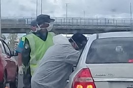 Peaje Hudson de la Autopista La Plata-Bs As: controlan la temperatura a quienes conducen vehículos