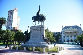 Alak y Kicillof inauguraron la Plaza San Martín con una novedad: será patrullada las 24 hs