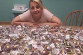 Bragado: una mujer hizo más de mil Huevos de Pascuas y los regaló en escuelas y hogares de jubilados