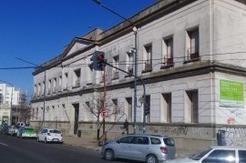 Daño incomprensible: vándalos rompieron instalaciones de la Escuela N° 8 de La Plata