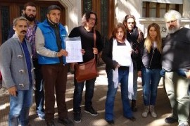 Docentes de La Plata siguen sin cobrar sus sueldos