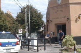 Comisaría de Quilmes, con capacidad para 12 detenidos y había 52: ¿La culpa es del comisario?