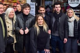 Javier Milei estuvo en La Plata y recorrió el centro comercial de Calle 12