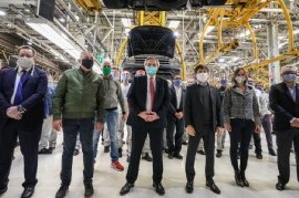Tigre: el presidente Fernández visitó la planta de Volkswagen, que esta semana retomó su producción
